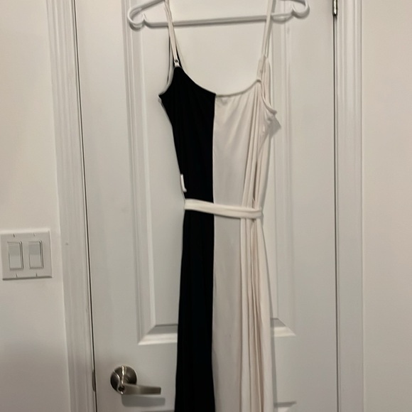 Black and white jersey wrap dress - Picture 3 of 3
